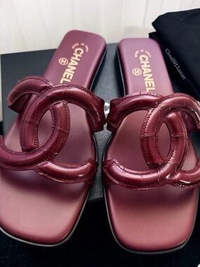 Chanel 26 Crocodile Embossed Patent Burgundy Sandals with Interlocking CC Logo